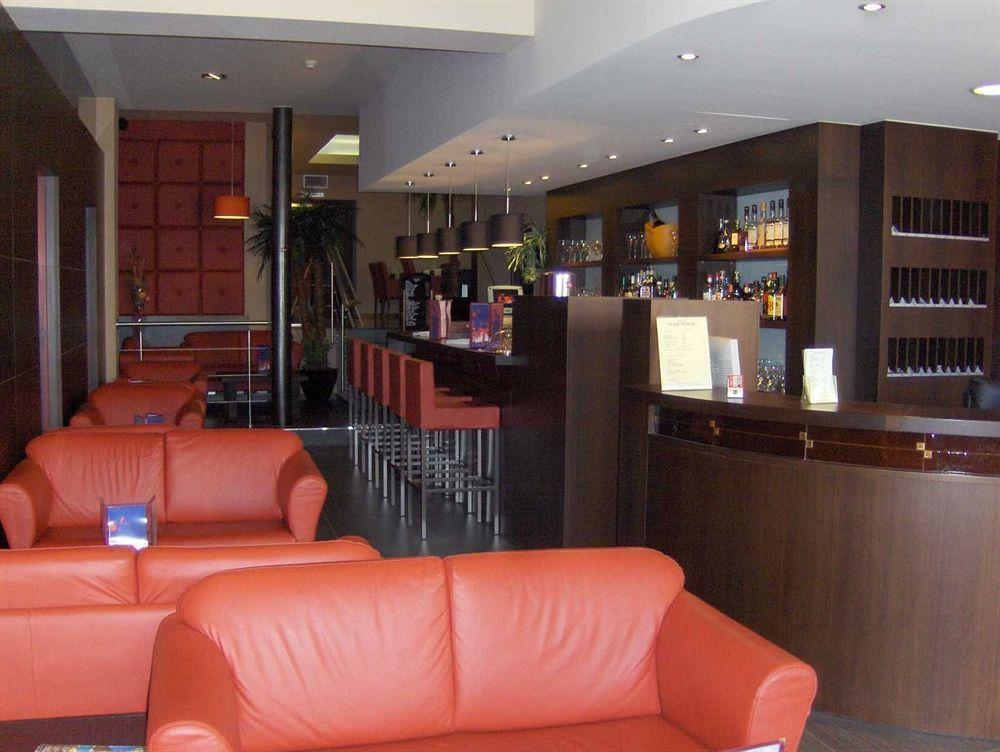 Hotel Tristar Ла-Лувьер Экстерьер фото