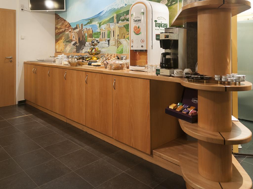 Hotel Tristar Ла-Лувьер Экстерьер фото