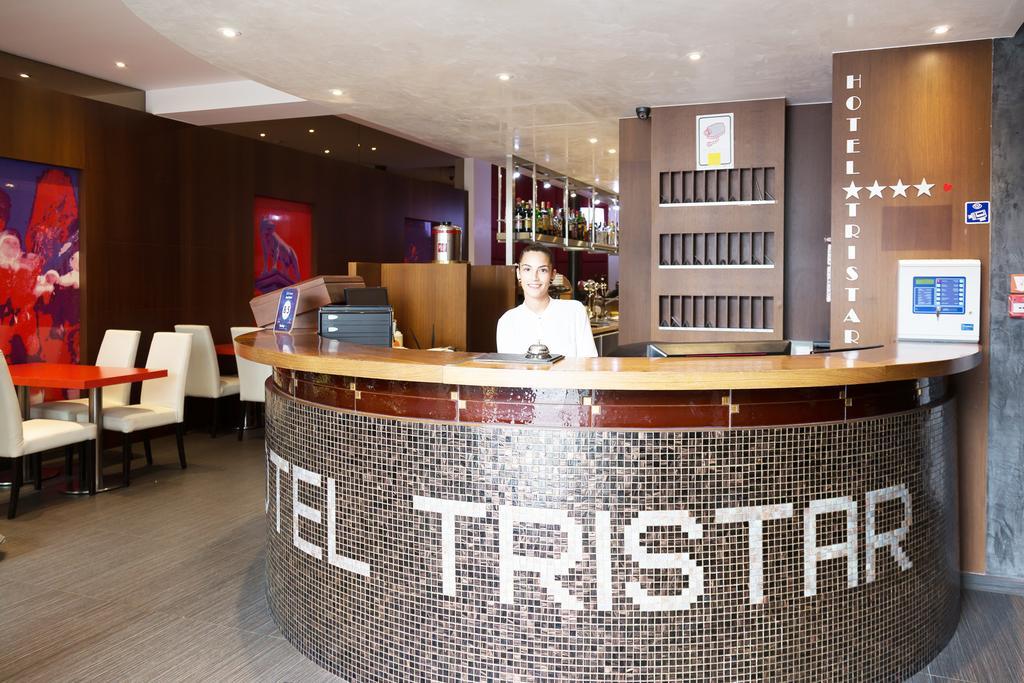 Hotel Tristar Ла-Лувьер Экстерьер фото