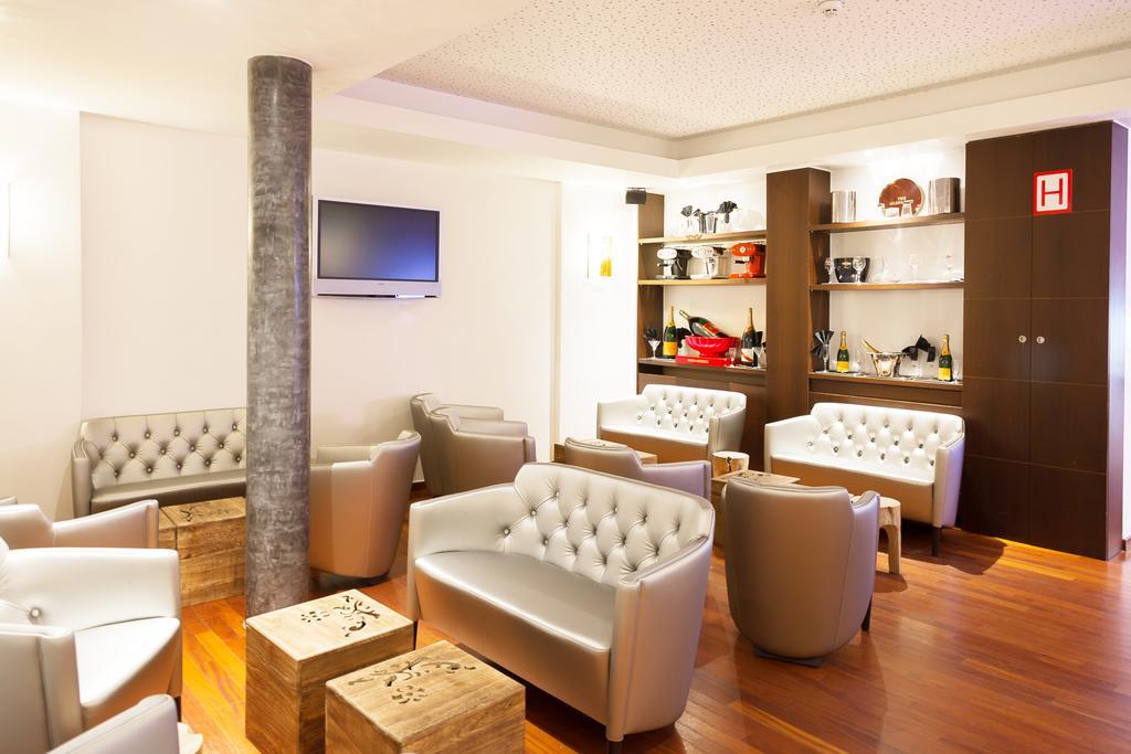 Hotel Tristar Ла-Лувьер Экстерьер фото