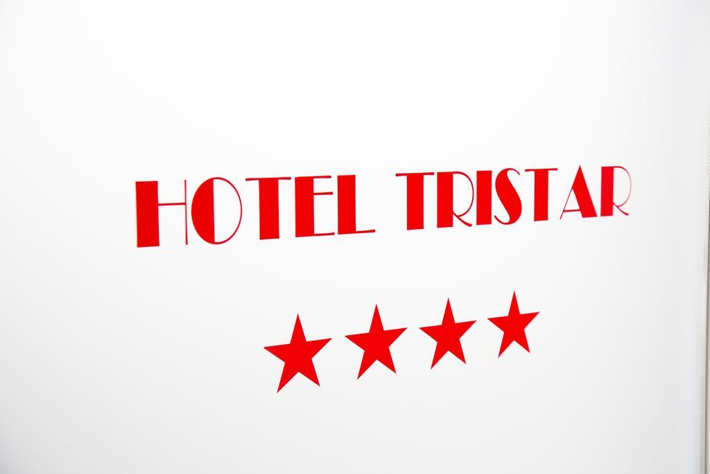 Hotel Tristar Ла-Лувьер Экстерьер фото
