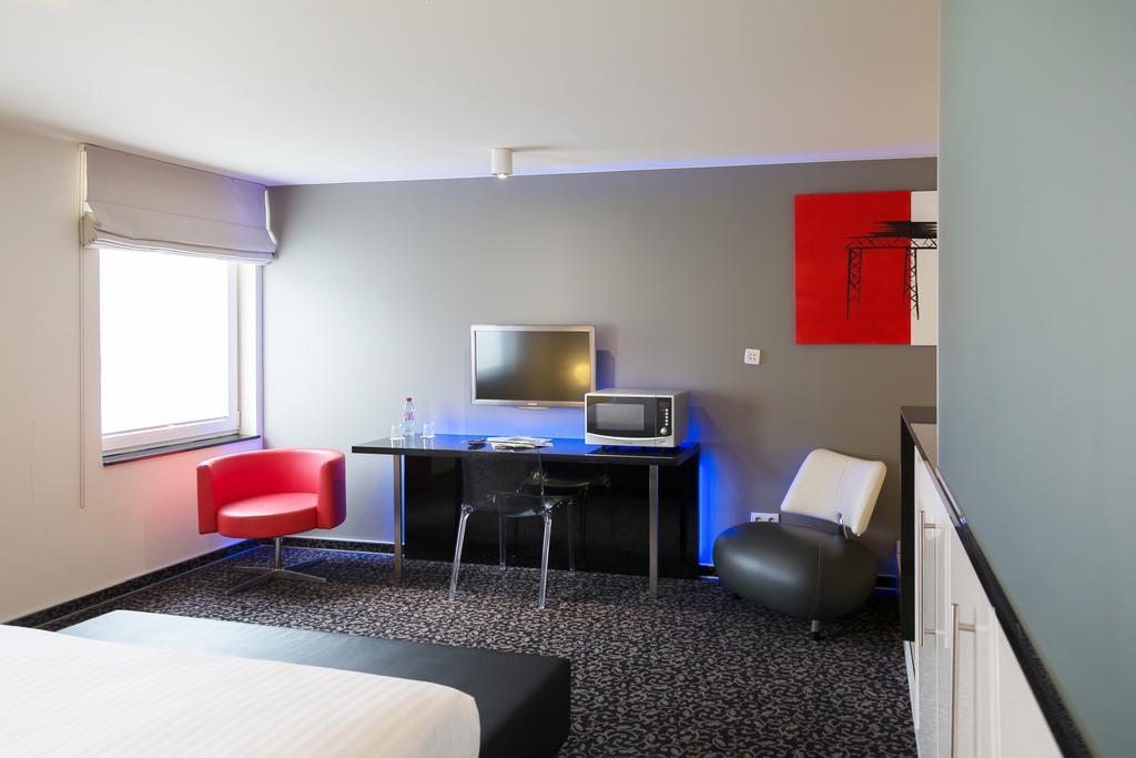 Hotel Tristar Ла-Лувьер Экстерьер фото