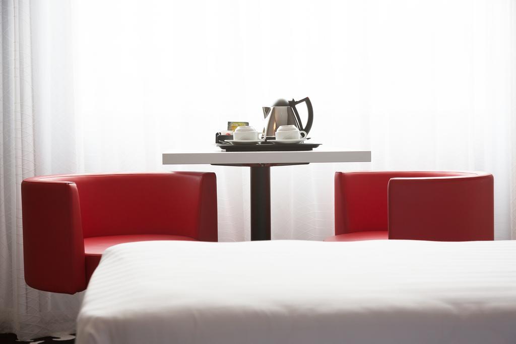 Hotel Tristar Ла-Лувьер Экстерьер фото