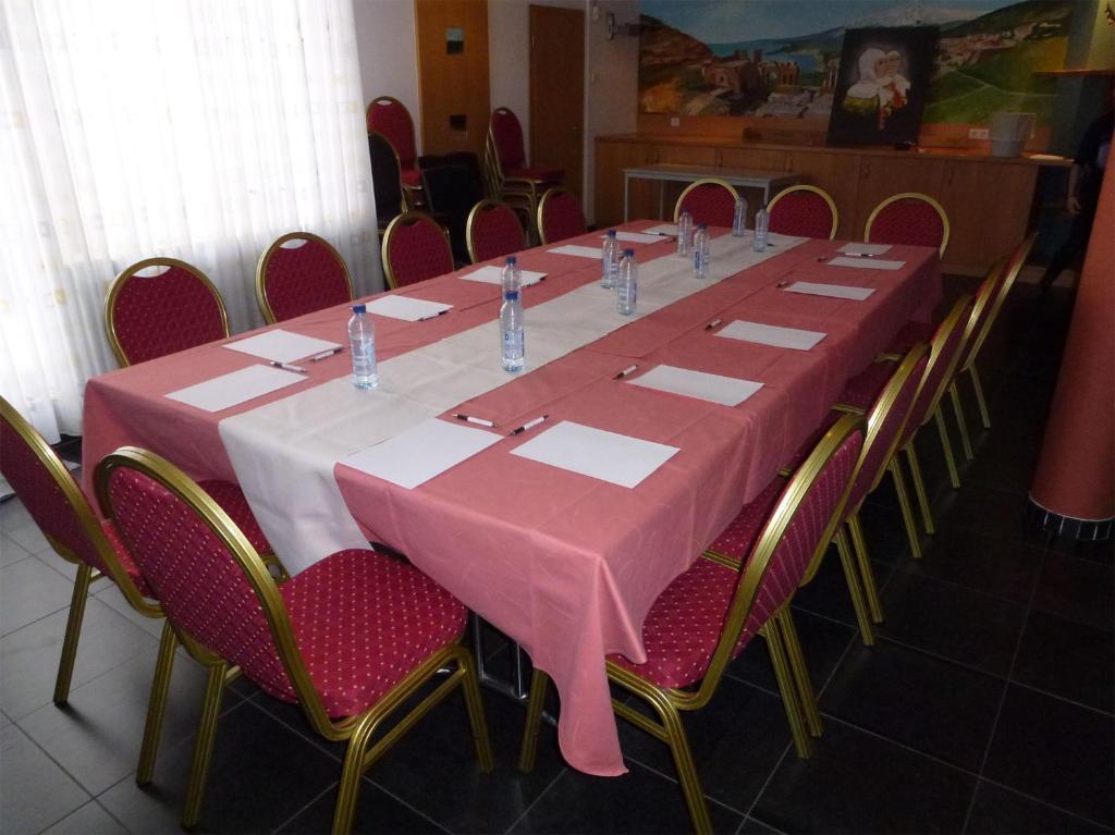 Hotel Tristar Ла-Лувьер Экстерьер фото